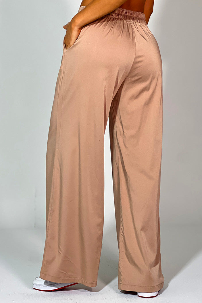 Pantalon amplio pretina lisa para mujer DF06025 dyaboo camel cafe