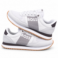 0526-046-C05-F1 BOSS BLANCO X GRIS — fondo blanco, composición original conservada