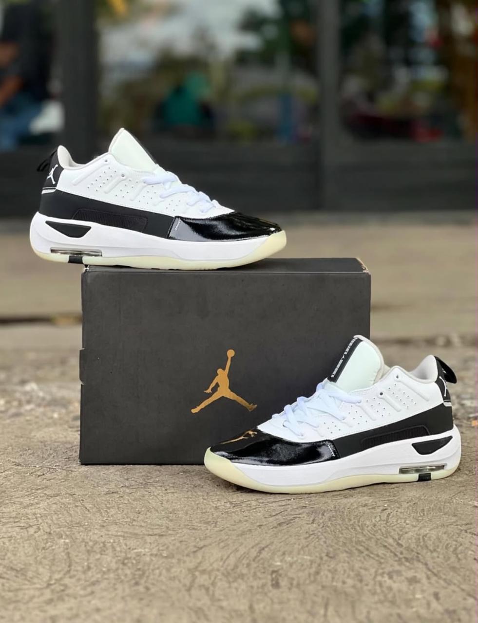 Tenis JORDAN BLANCO X NEGRO 1026-H004