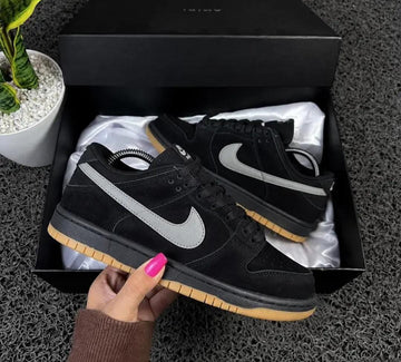 Tenis NIKE para hombre en tonos negro x dorado