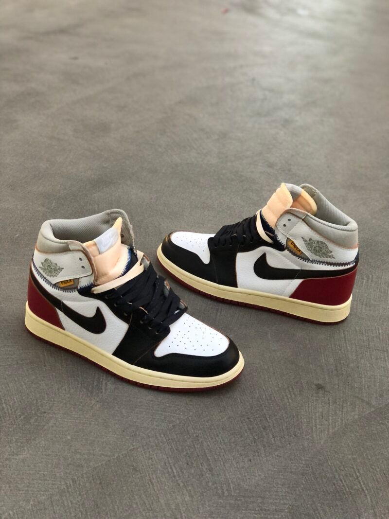 Tenis JORDAN para hombre en tonos negro x beige