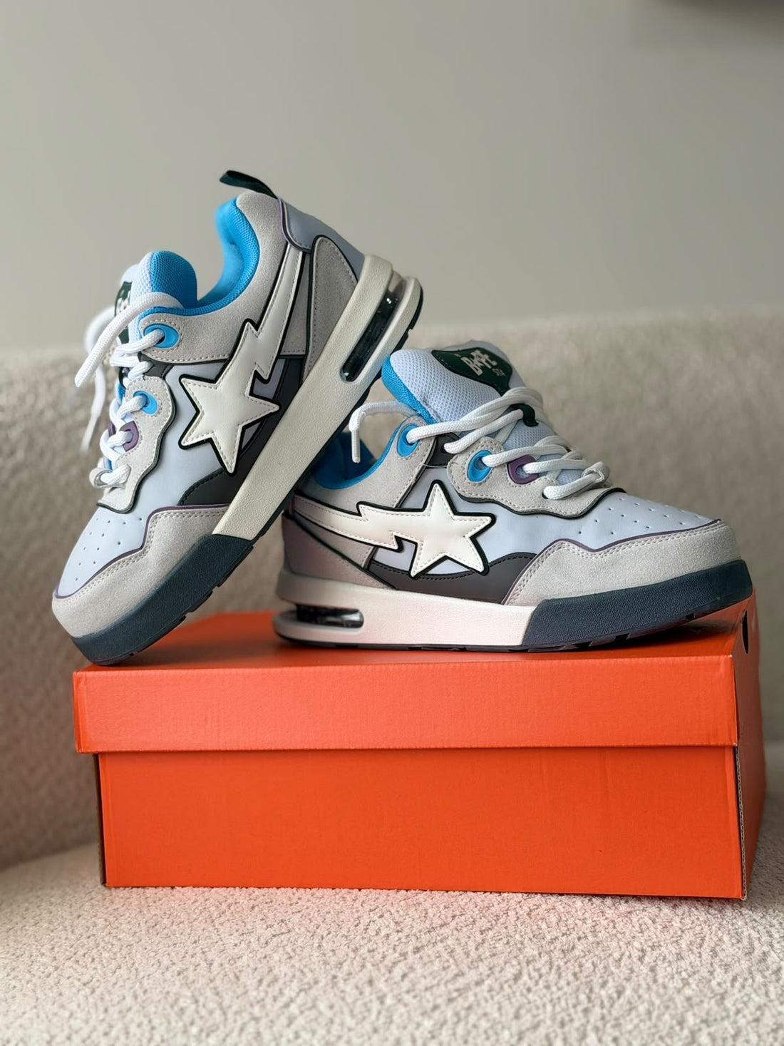Tenis gris y azul para hombre