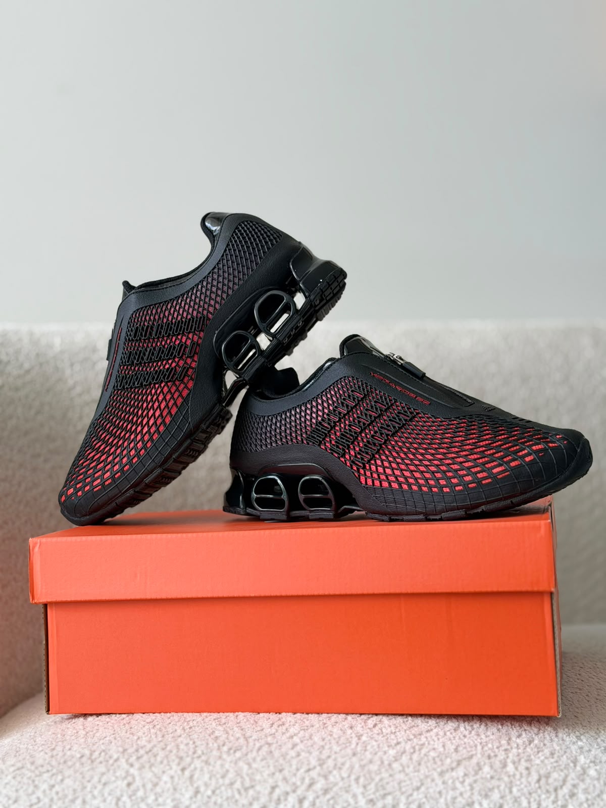 Tenis negro y rojo para hombre
