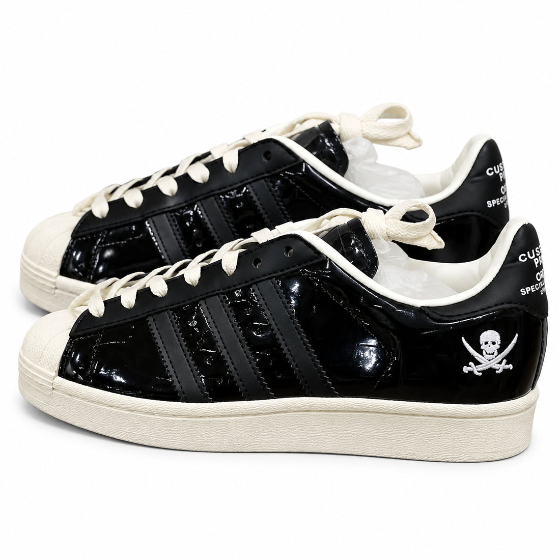 1026-H067 — ADIDAS — NEGRO X BLANCO — foto de catálogo desde original O083
