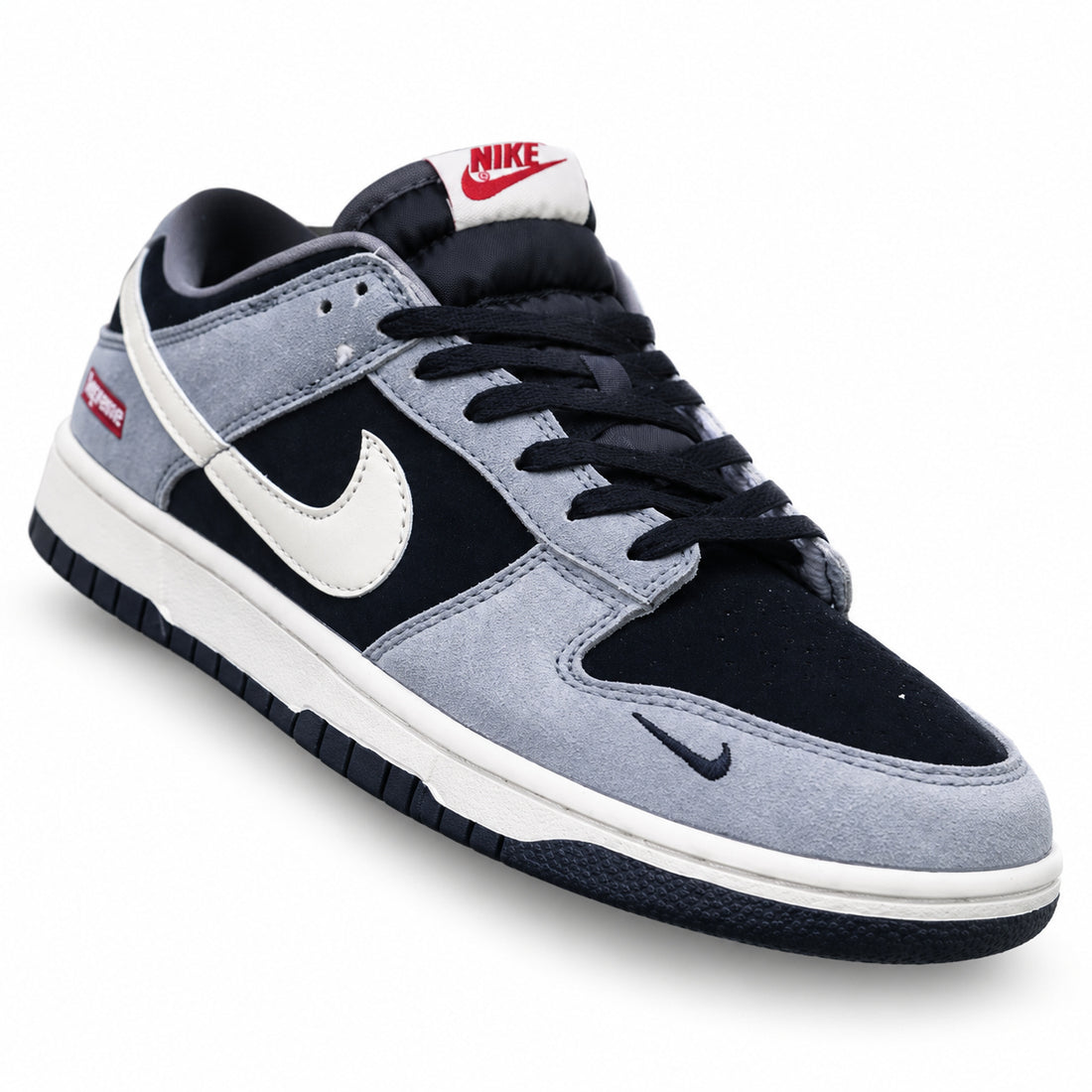 Tenis 1026-H107 — NIKE — GRIS X AZUL MARINO X BLANCO — fotografía final derivada del original del proveedor