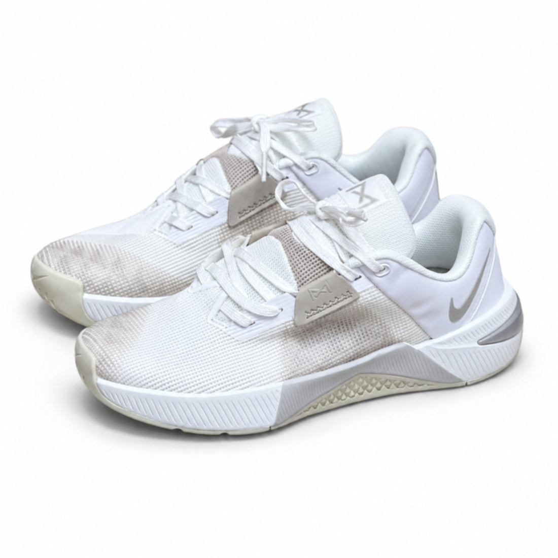 Tenis 1026-H109 — NIKE — BLANCO — fotografía de catálogo desde original proveedor
