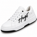 1026-H130 HUGO BLANCO X NEGRO — lateral oblicua, fuente JU-O086, fondo blanco
