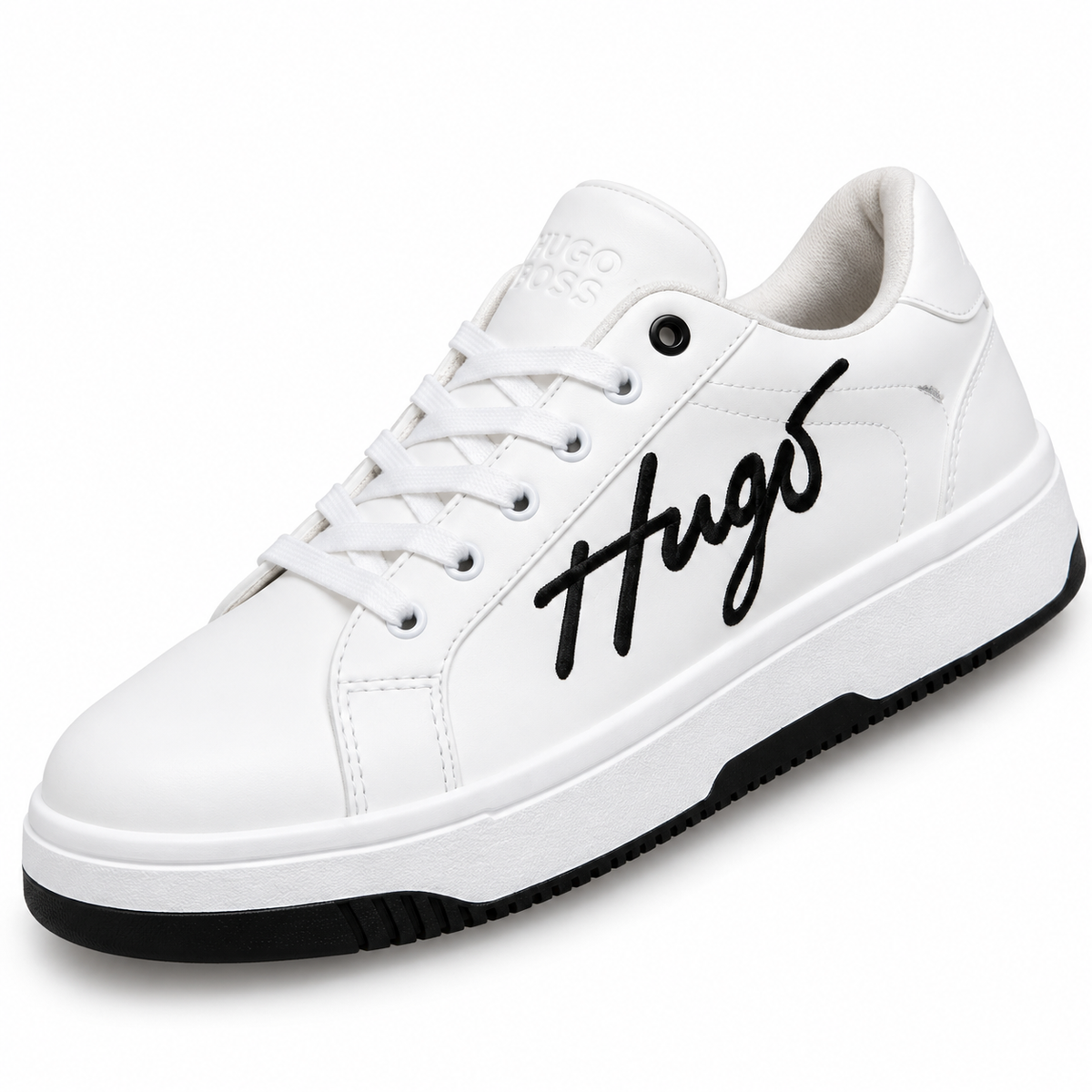 1026-H130 HUGO BLANCO X NEGRO — lateral oblicua, fuente JU-O086, fondo blanco