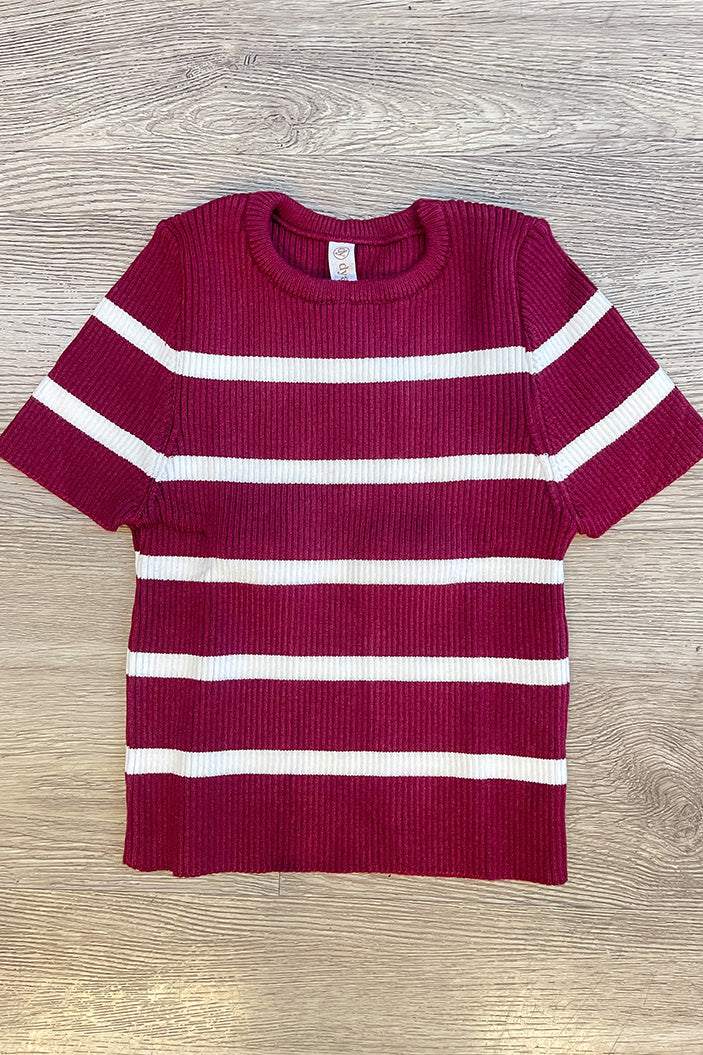 Blusa 7941 para mujer manga corta, silueta ajustada con diseño corto para mujer tejida dyaboo color vinotinto