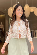 Blusa DF01825 tejida en diseño zigzag con transparencias sutiles dyaboo color beige
