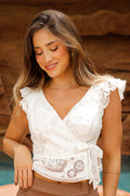 Blusa DF01831 para mujer con silueta cruzada y amarre en la cintura dyaboo color crudo