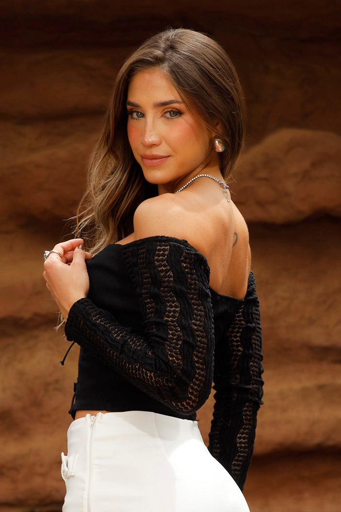 Blusa DF01838 para mujer confeccionada en un tejido semitransparente dyaboo color negro 2