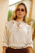 Blusa DF02334 para mujer con textura suave, cuello con volantes y lazo ajustable dyaboo color beige 3