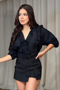 Blusa DF02337 para mujer de manga larga con delicados volantes al frente dyaboo color negro