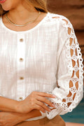 Blusa DF02346 para mujer de textura ligera con botones frontales y mangas largas caladas con detalle de bordado floral dyaboo color crudo 3