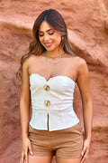 Blusa DF02381 para mujer strapless estructurado , con escote corazón y dos grandes botones tipo joya al frente dyaboo color crudo