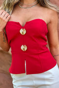 Blusa DF02381 para mujer strapless estructurado , con escote corazón y dos grandes botones tipo joya al frente dyaboo color rojo 1
