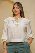 Blusa DP02134 para mujer con volantes en el escote, mangas tres cuartos dyaboo color beige 3