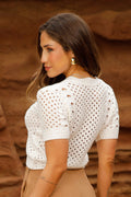 Blusa TF04043 para mujer tejida tipo crochet, con escote en V y manga corta dyaboo color crudo