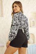 Blusa manga larga DF01759 estampada silueta semi ajustada para mujer. Elaborada en poliéster. Dyaboo negro