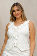 Blusa plus DP02119 para mujer sin mangas de encaje con delicados moños decorativos al frente dyaboo color crudo 1