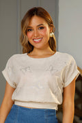 Blusa silueta DF01767 estampado mariposas para mujer elaborada en chalis dyaboo color beige