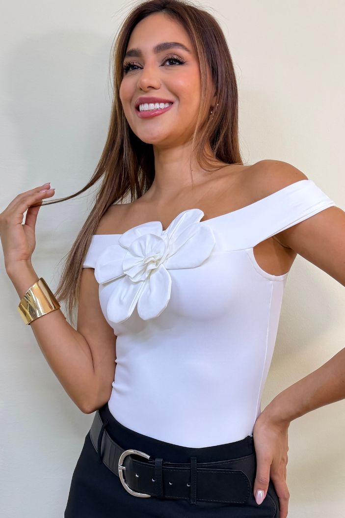 Body DF05127 flor 3d para mujer dyaboo crudo/blanco