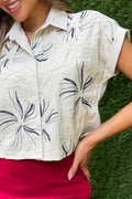 Camisa DF21305 para mujer con flores bordadas elaborada en lino dyaboo color beige 4