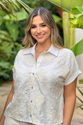 Camisera DP21057 para mujer, silueta semi ajustada, elaborada en chalis con grabado en tejido dyaboo color crudo 4