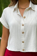 Camisera corta en tejido arrugado Df21306 para mujer dyaboo color crudo 1