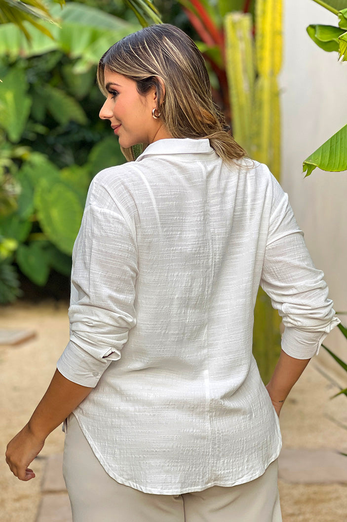 Camisera pluss DP21069 oversize en tela ligera y semi satinada dyaboo color crudo