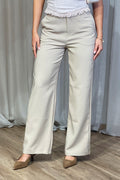 PantalónDF06106 para mujer de corte recto confeccionado en tela ligera y fluida dyaboo color beige