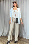 Pantalón DF06106 para mujer de corte recto confeccionado en tela ligera y fluida dyaboo color beige