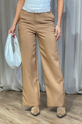 Pantalón DF06106 para mujer de corte recto confeccionado en tela ligera y fluida dyaboo color camel