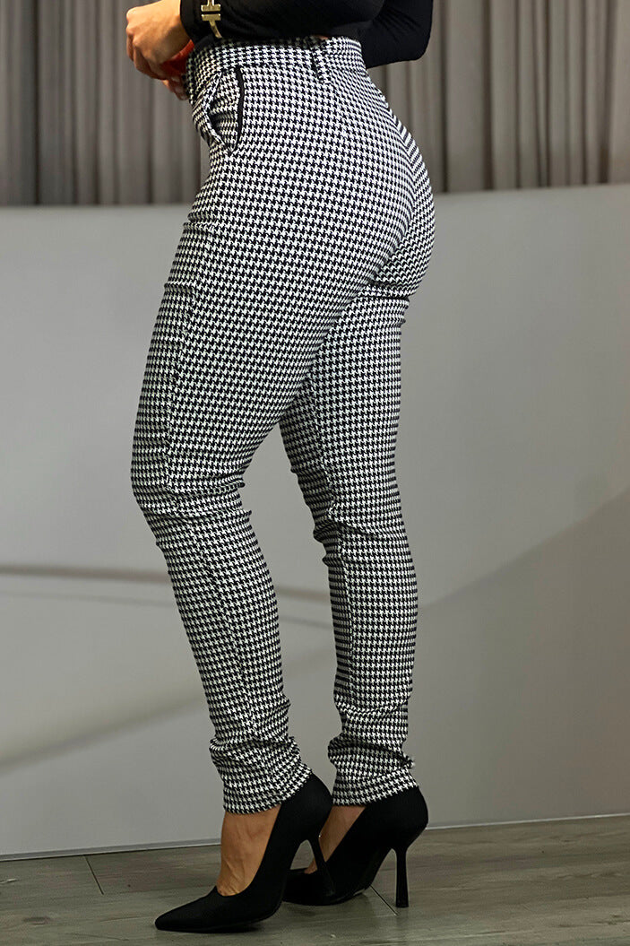 Pantalón DF06115 tendencia gallineto para mujer elaborado en poliéster con spandex