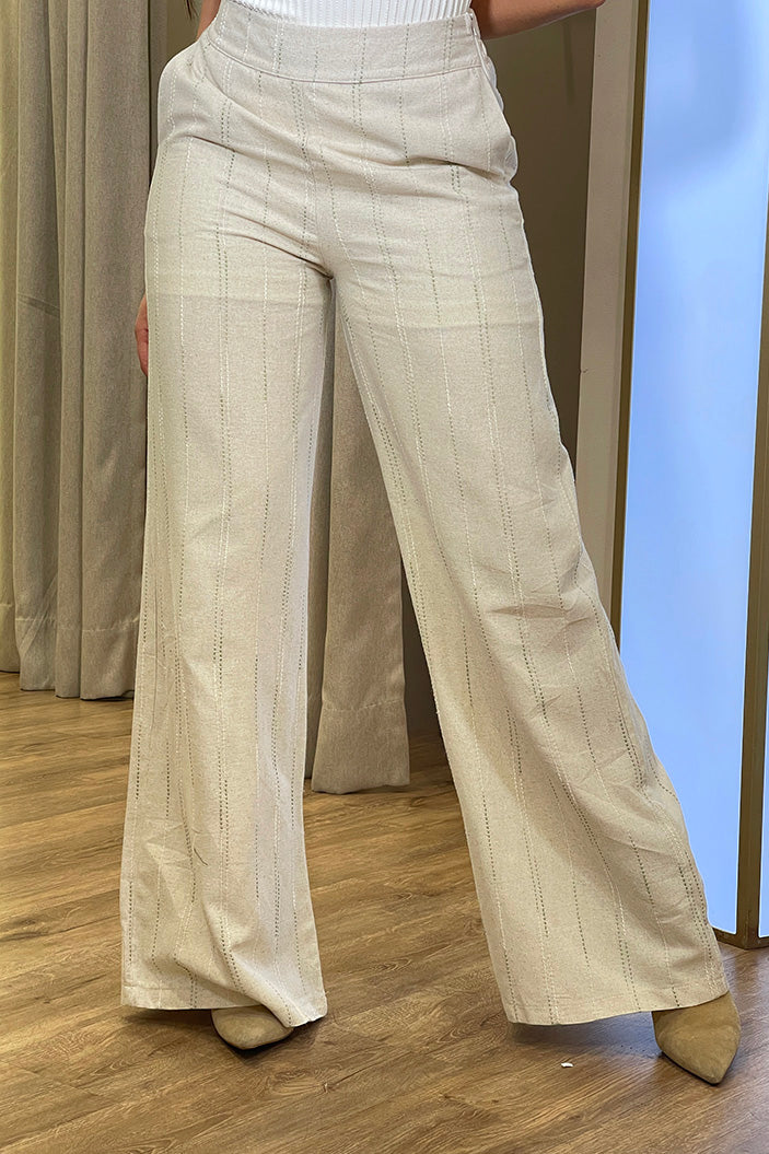 Pantalón DF06117 con bordados en rayas silueta suelta para mujer elaborado en lino dyaboo color camel 1