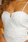 Vestido DF10058 silueta ajustada para mujer elaborado en encaje con entalegado Dyaboo blanco/crudo 2