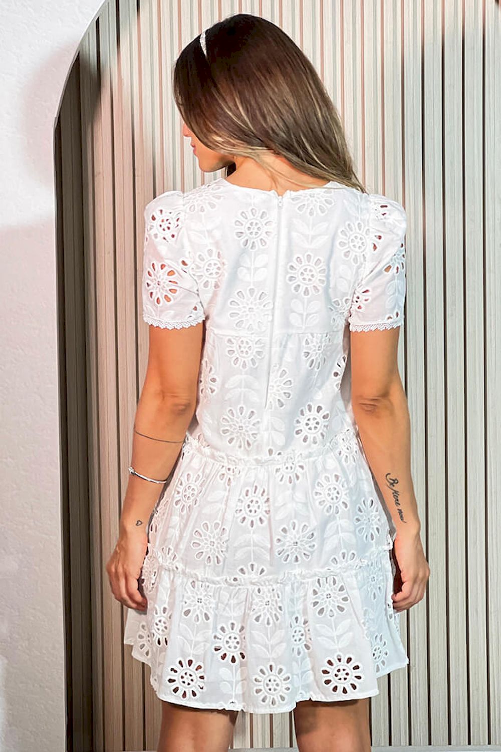 Vestido_corto_para_mujer_ojalillo_DF09089_dyaboo_crudo