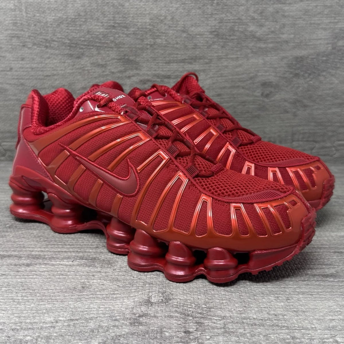 Tenis rojo fotografía original proveedor Checho